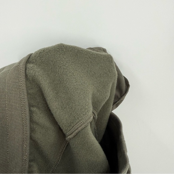 Lululemon Scuba High-Rise Jogger *Full Length in Army Green Size 0 - Picture 9 of 14